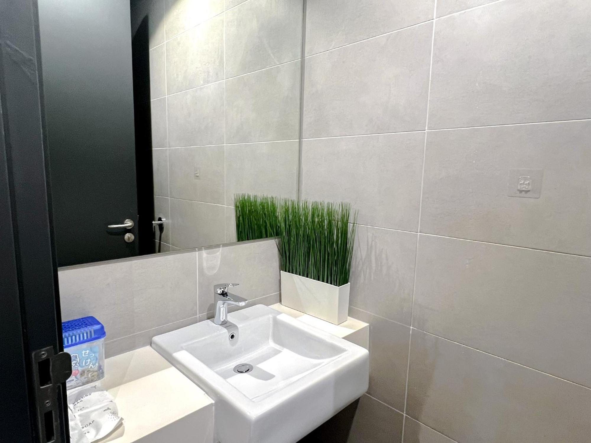 8 Kia Peng By Scape Apartment *